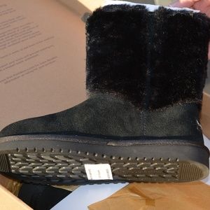 Koolaburra AUBREI SHORT Size 6 Black Suede Boots